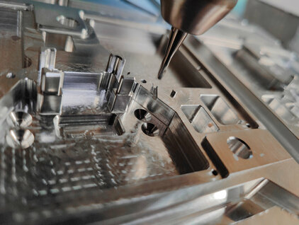 Formen- und Werkzeugbau Drahterosion | Senkerosion | Schleifen | Polieren