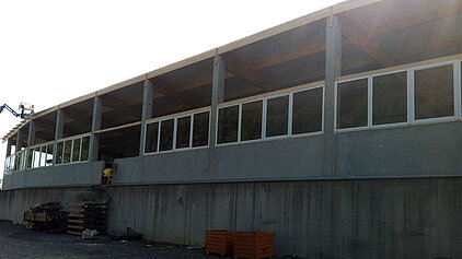 Außenansicht des PROHAN Produktionshallenzubaus